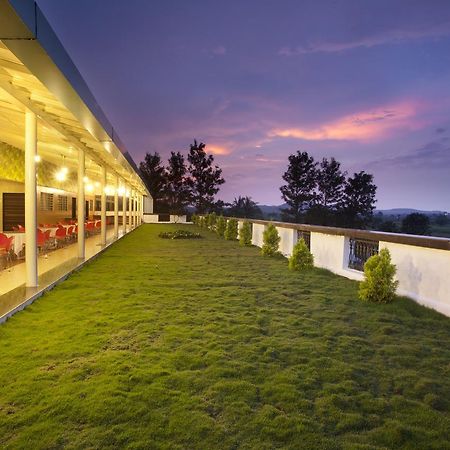 Gp Hotels And Resorts Nashik Bagian luar foto