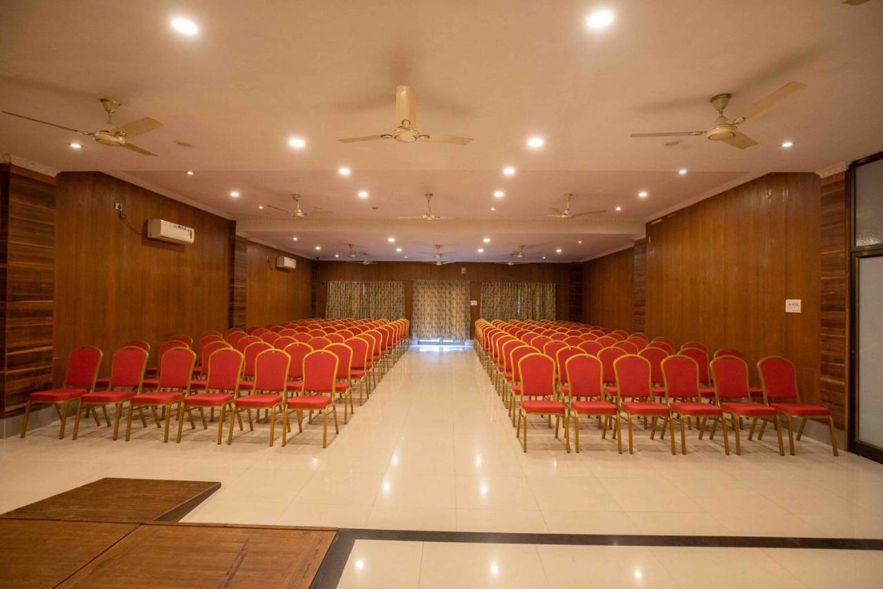 Gp Hotels And Resorts Nashik Bagian luar foto