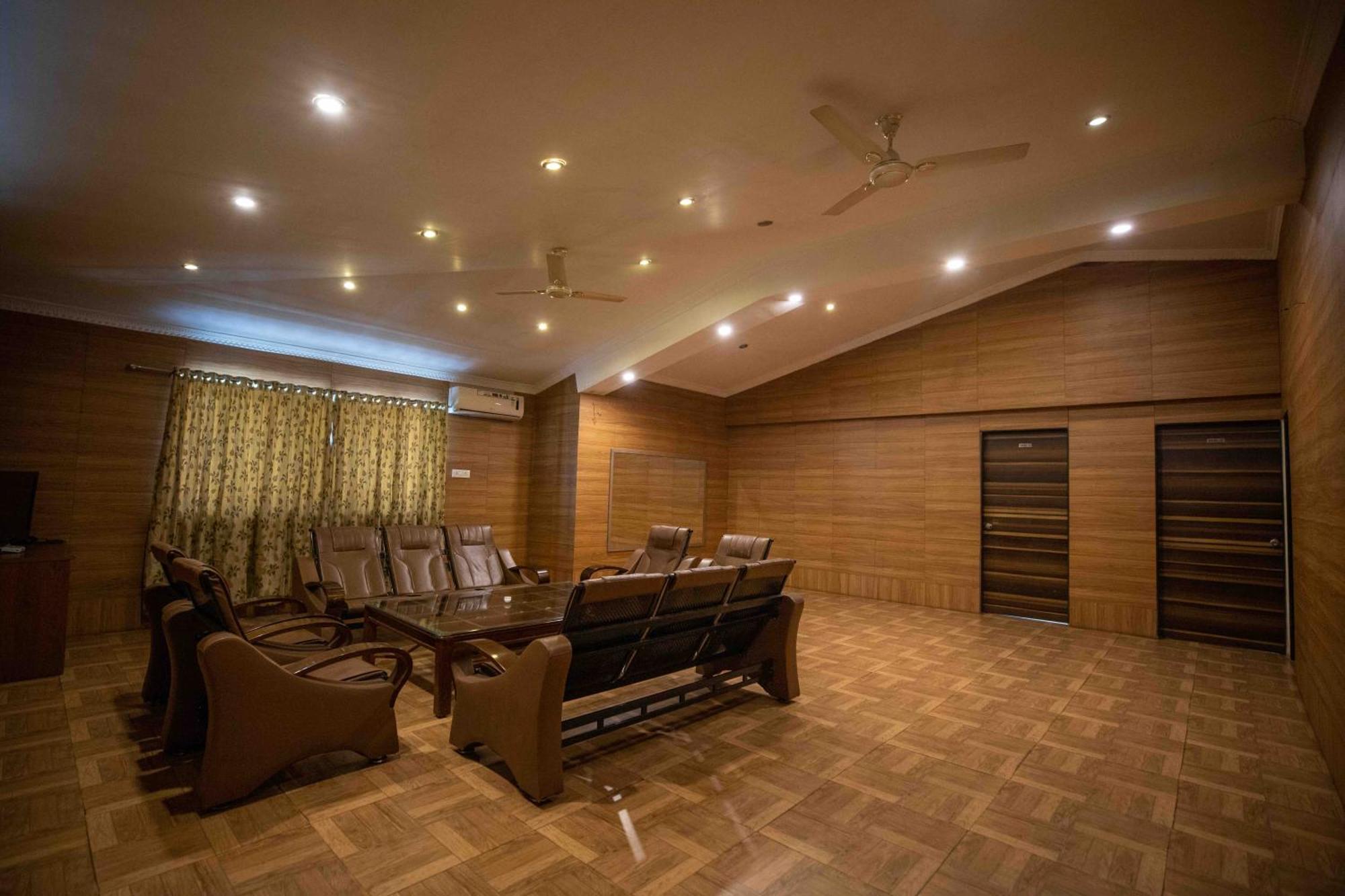 Gp Hotels And Resorts Nashik Bagian luar foto